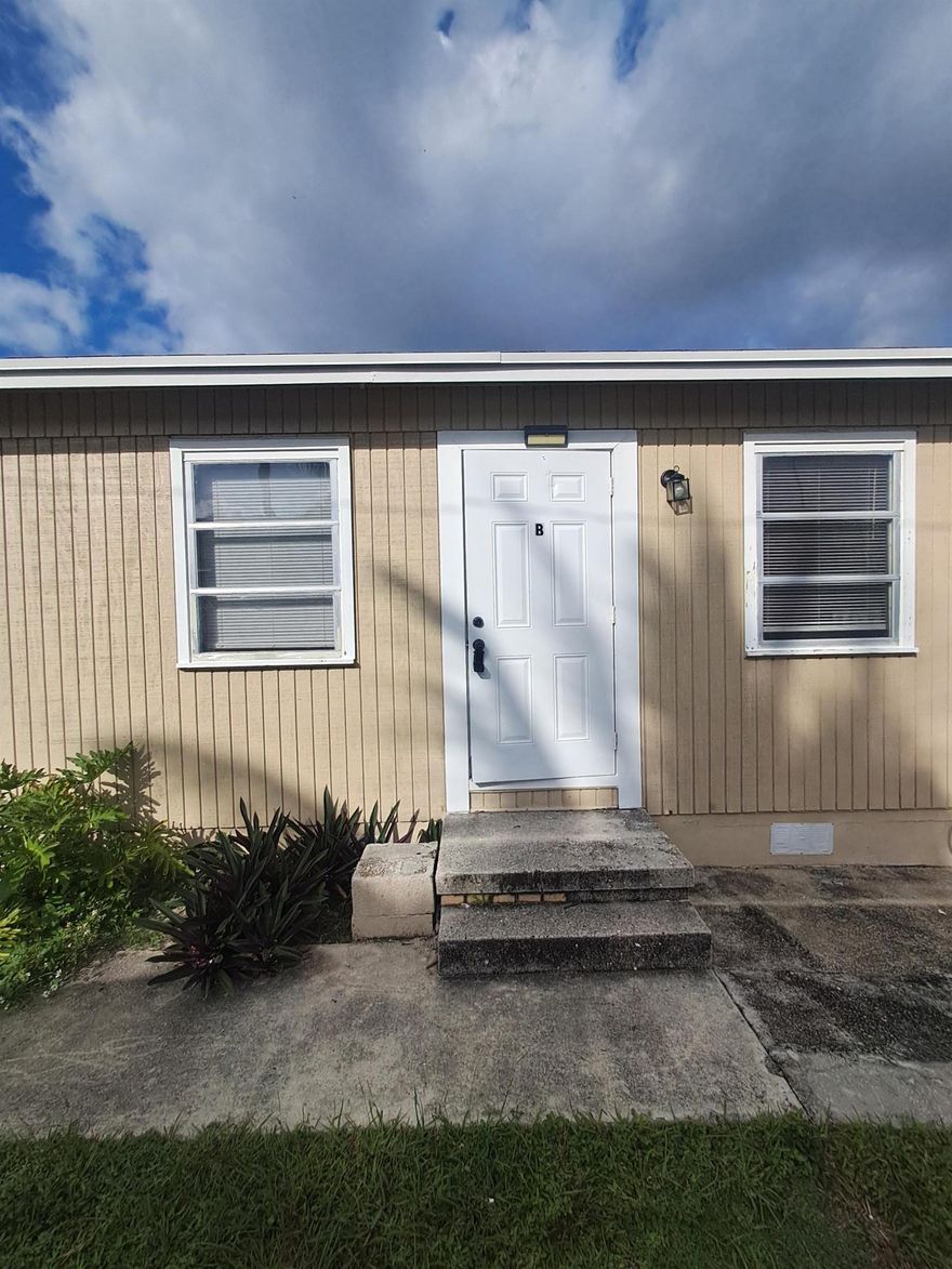 Big back yard & oversized parking in the front. Walk to Dreher park at the end of the street. Minutes to beaches, shopping, downtown and schools. Tenant Pay additional for water