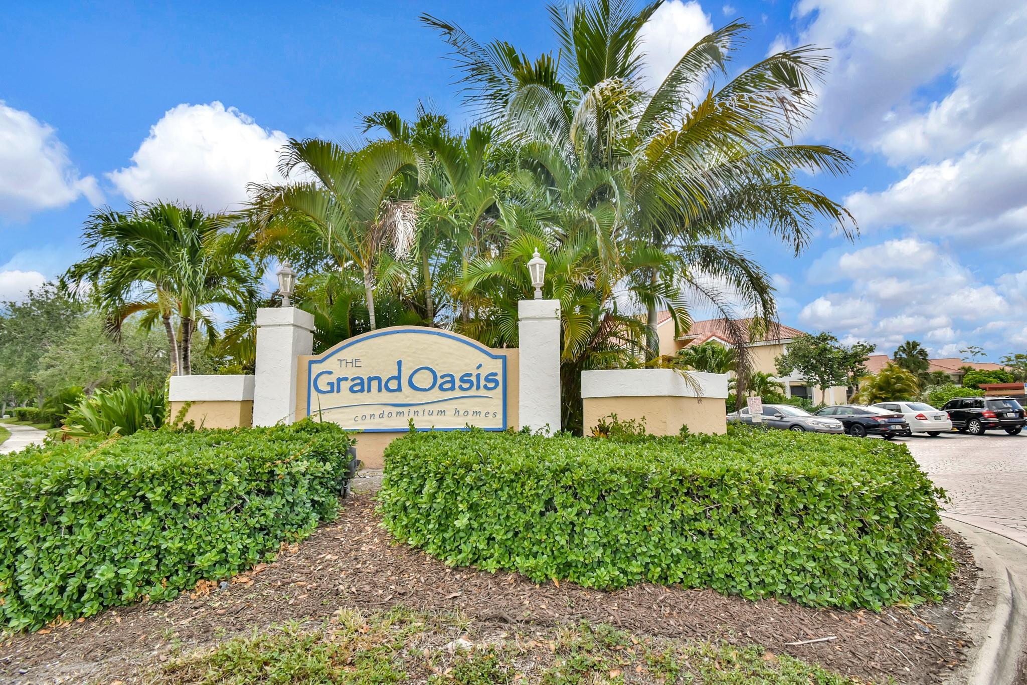 2/2 Lakefront with fountain view, Vaulted ceilings, Corner unit adds additional windows, screened balcony, updated kitchen with granite counter tops and stainless steel appliances, Washer and Dryer in the unit.