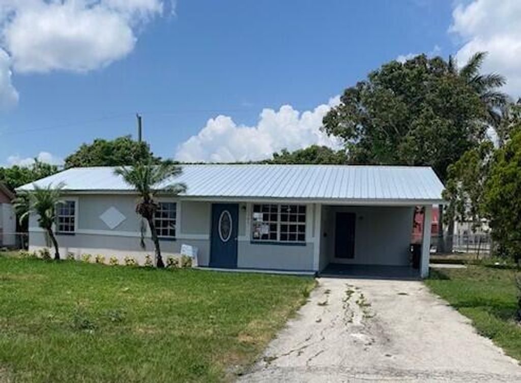 Photo of 764 SW 10th Street, Belle Glade, FL 33430 (MLS # R10990426)