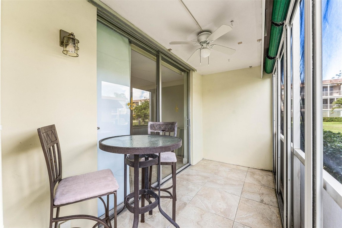 LIGHTHOUSE POINT PLAZA CO - Residential Lease