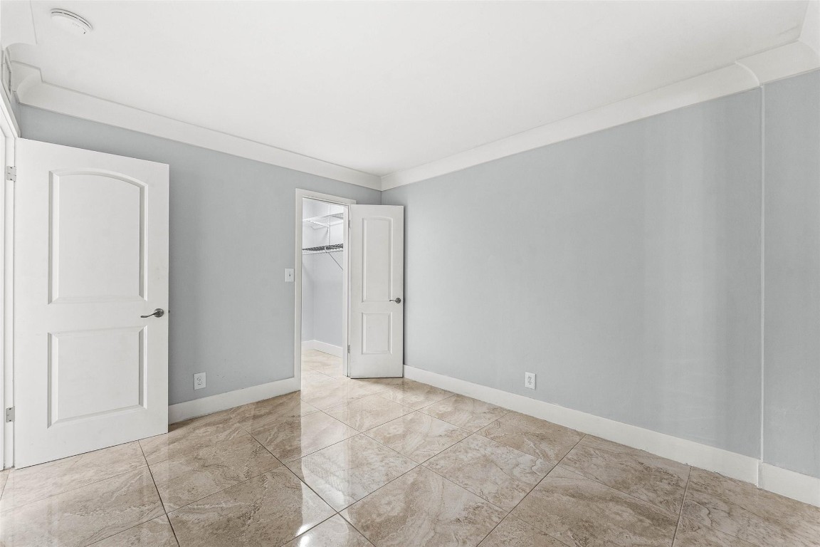 LIGHTHOUSE POINT PLAZA CO - Residential Lease