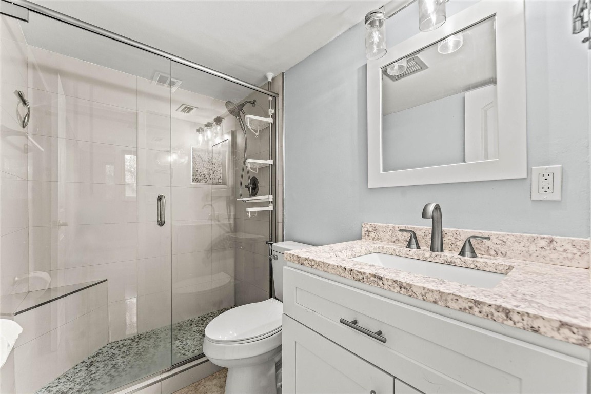 LIGHTHOUSE POINT PLAZA CO - Residential Lease