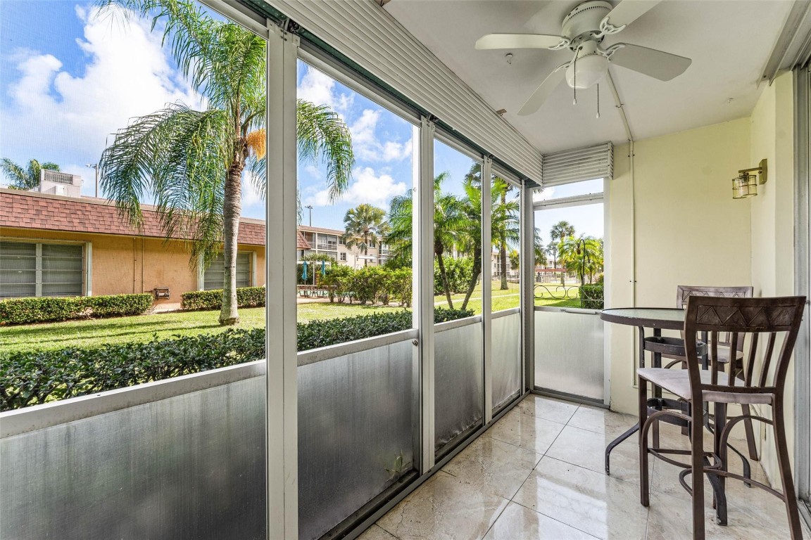 LIGHTHOUSE POINT PLAZA CO - Residential Lease