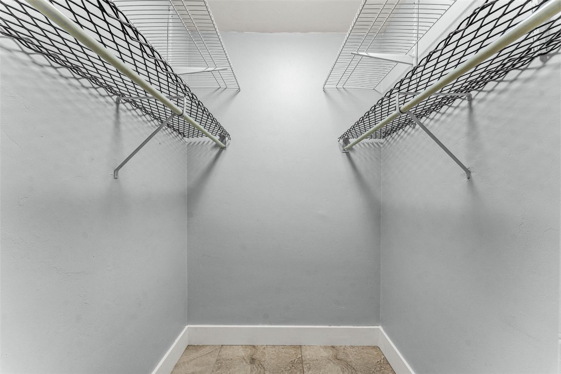 LIGHTHOUSE POINT PLAZA CO - Residential Lease