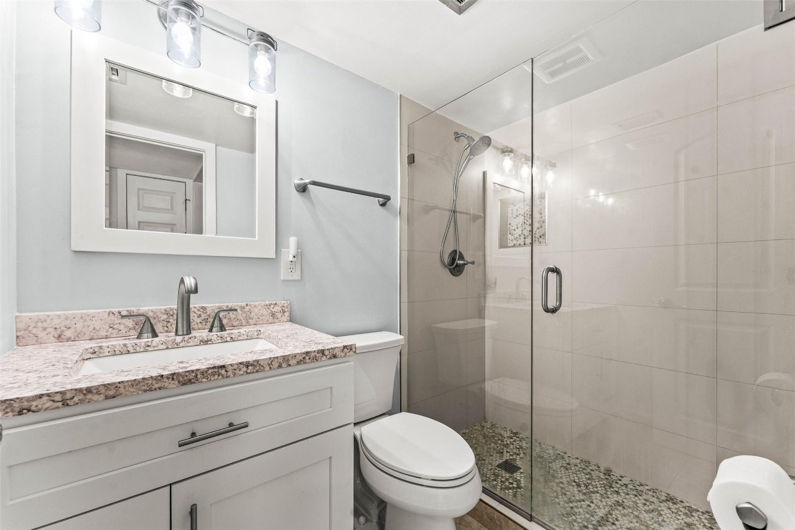 LIGHTHOUSE POINT PLAZA CO - Residential Lease