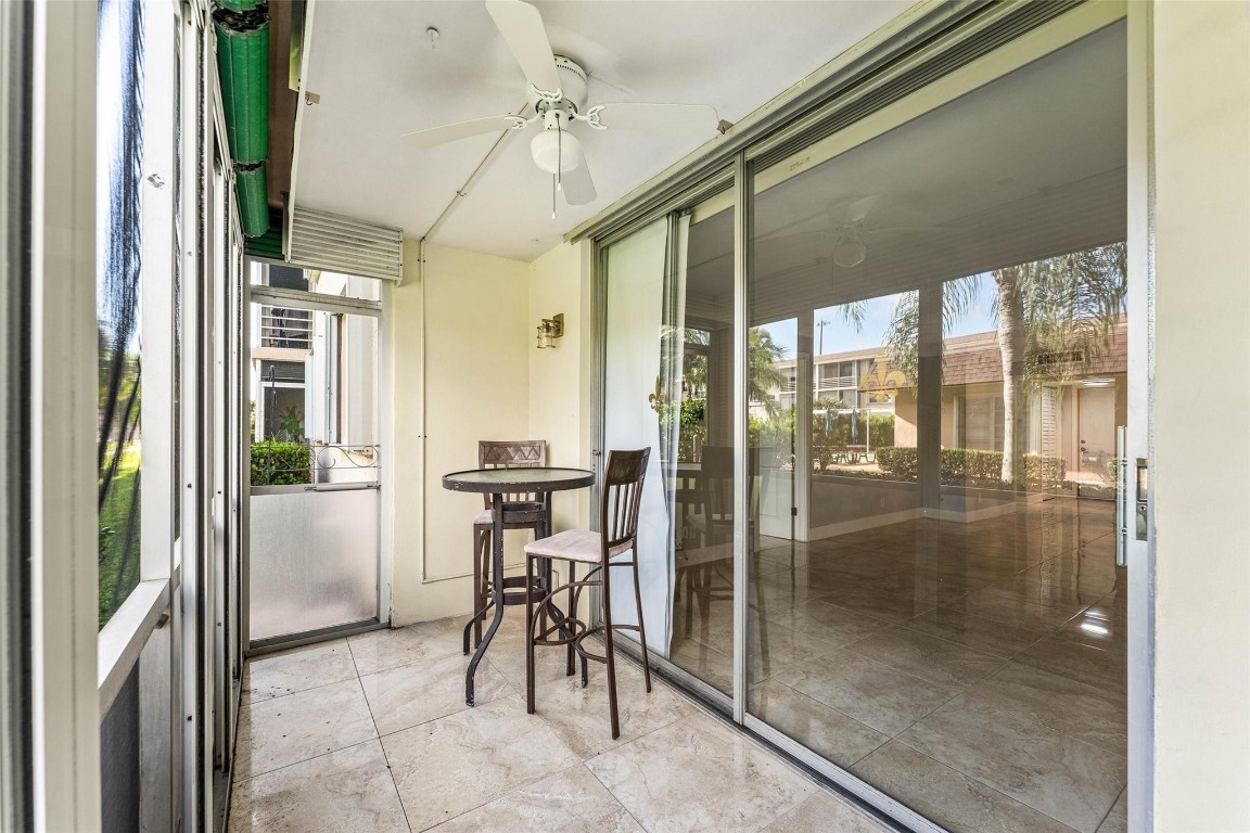 LIGHTHOUSE POINT PLAZA CO - Residential Lease