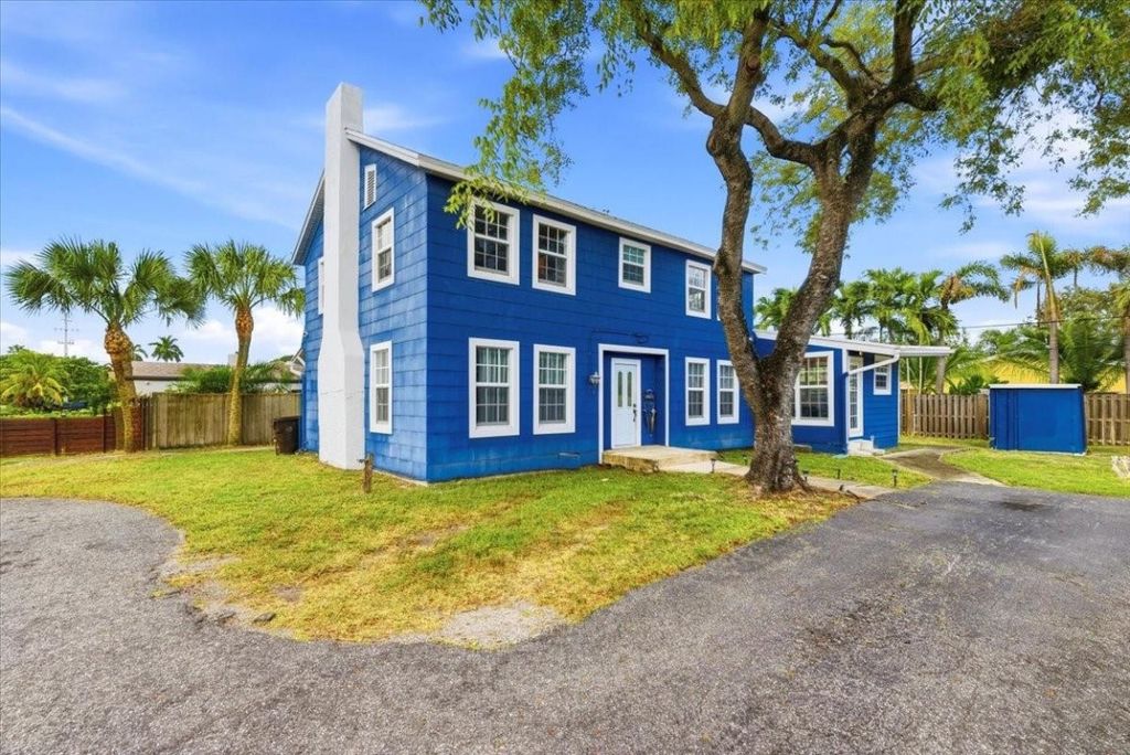 Photo of 819 Lytle Street, West Palm Beach, FL 33405 (MLS # F10535734)