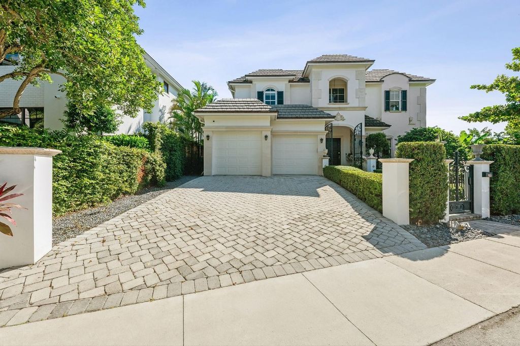 Photo of 1020 Ponce De Leon Drive, Fort Lauderdale, FL 33316 (MLS # F10533611)