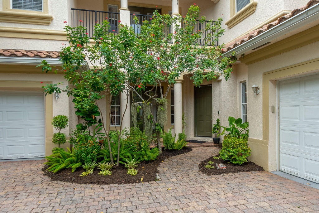 Photo of 428 Cresta Circle, West Palm Beach, FL 33413 (MLS # B26069510)