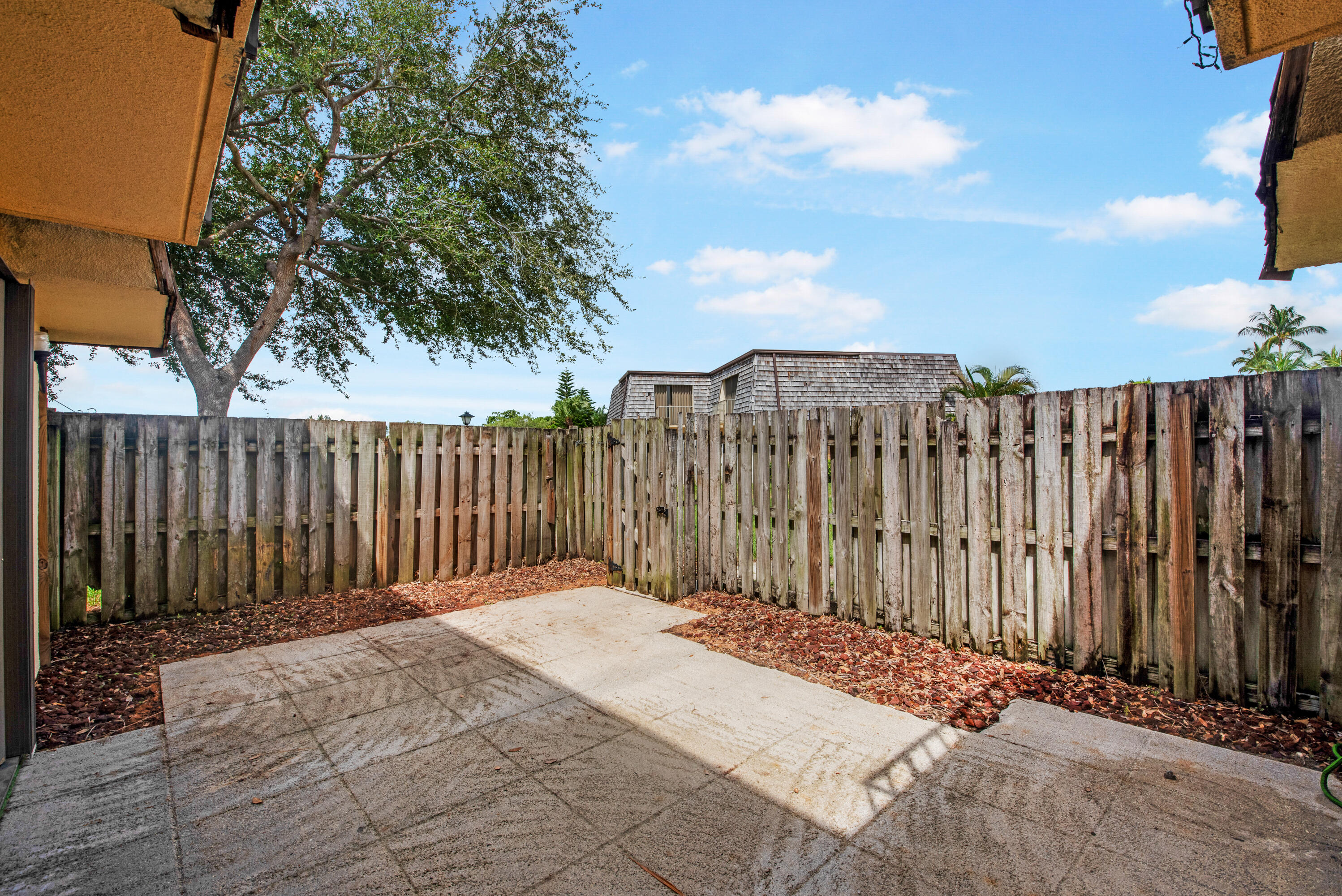 LAKEWOOD OF PALM SPRINGS - Residential Lease