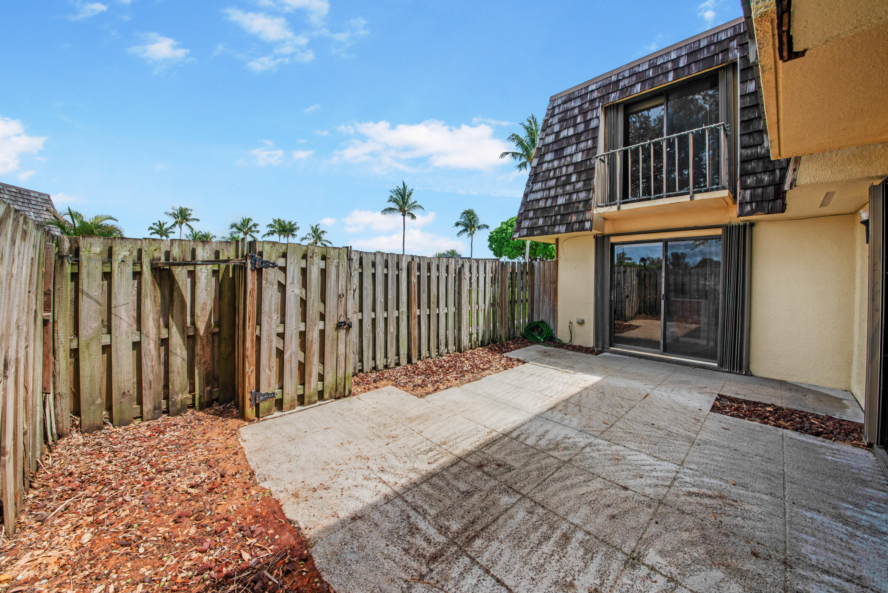 LAKEWOOD OF PALM SPRINGS - Residential Lease