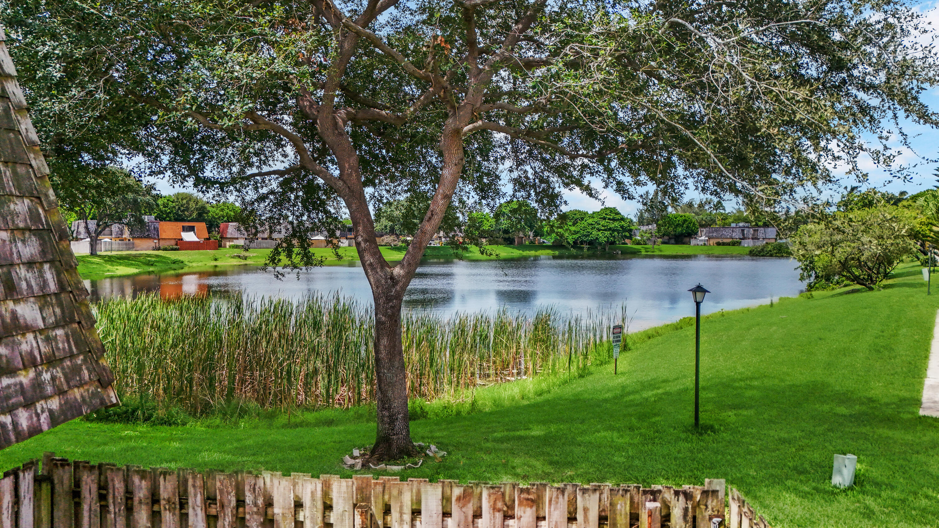 LAKEWOOD OF PALM SPRINGS - Residential Lease