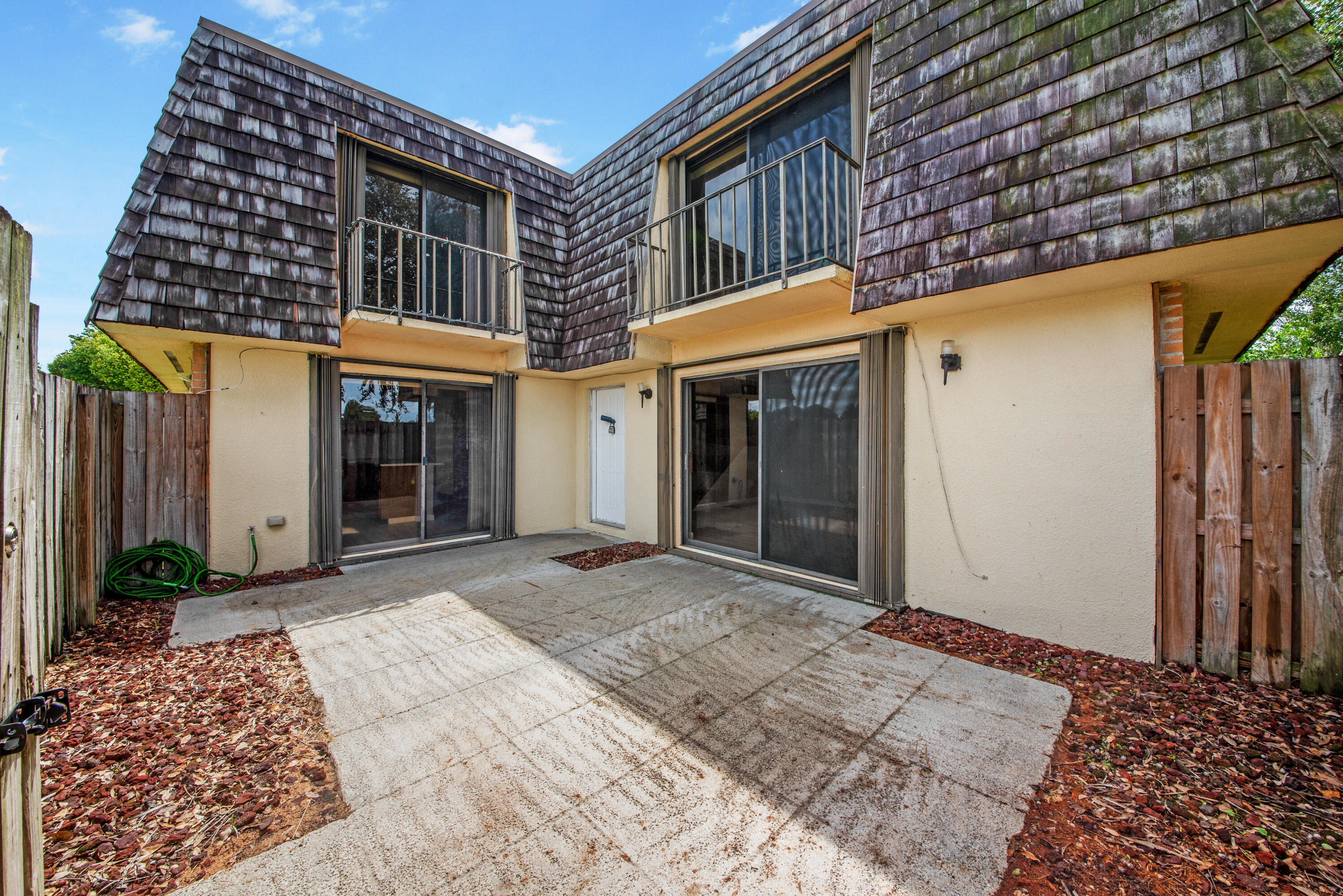 LAKEWOOD OF PALM SPRINGS - Residential Lease