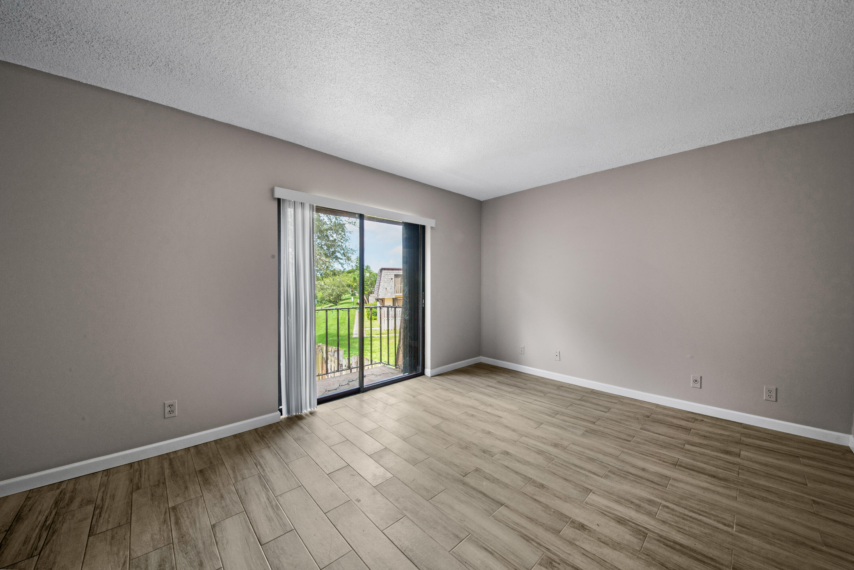 LAKEWOOD OF PALM SPRINGS - Residential Lease