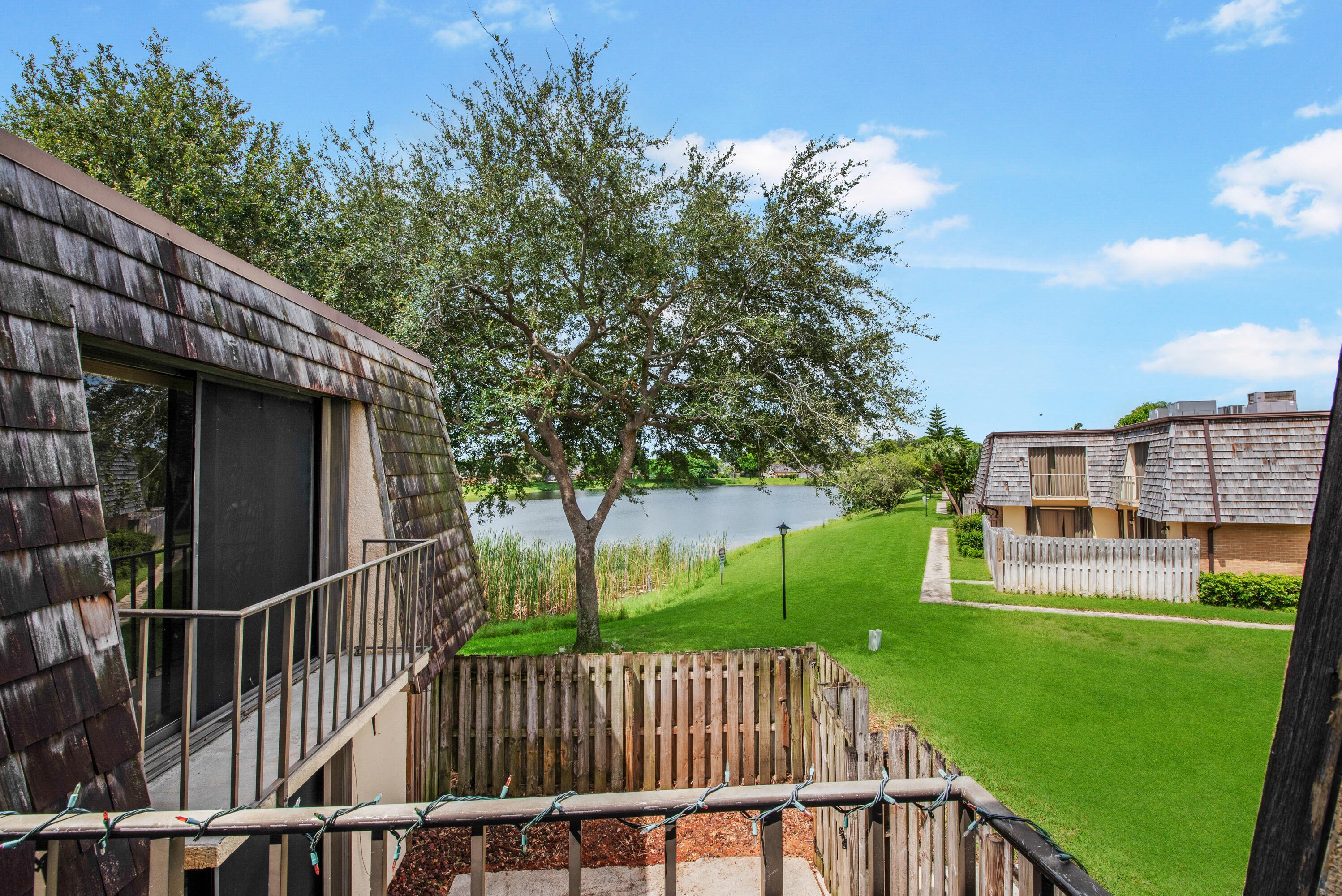 LAKEWOOD OF PALM SPRINGS - Residential Lease