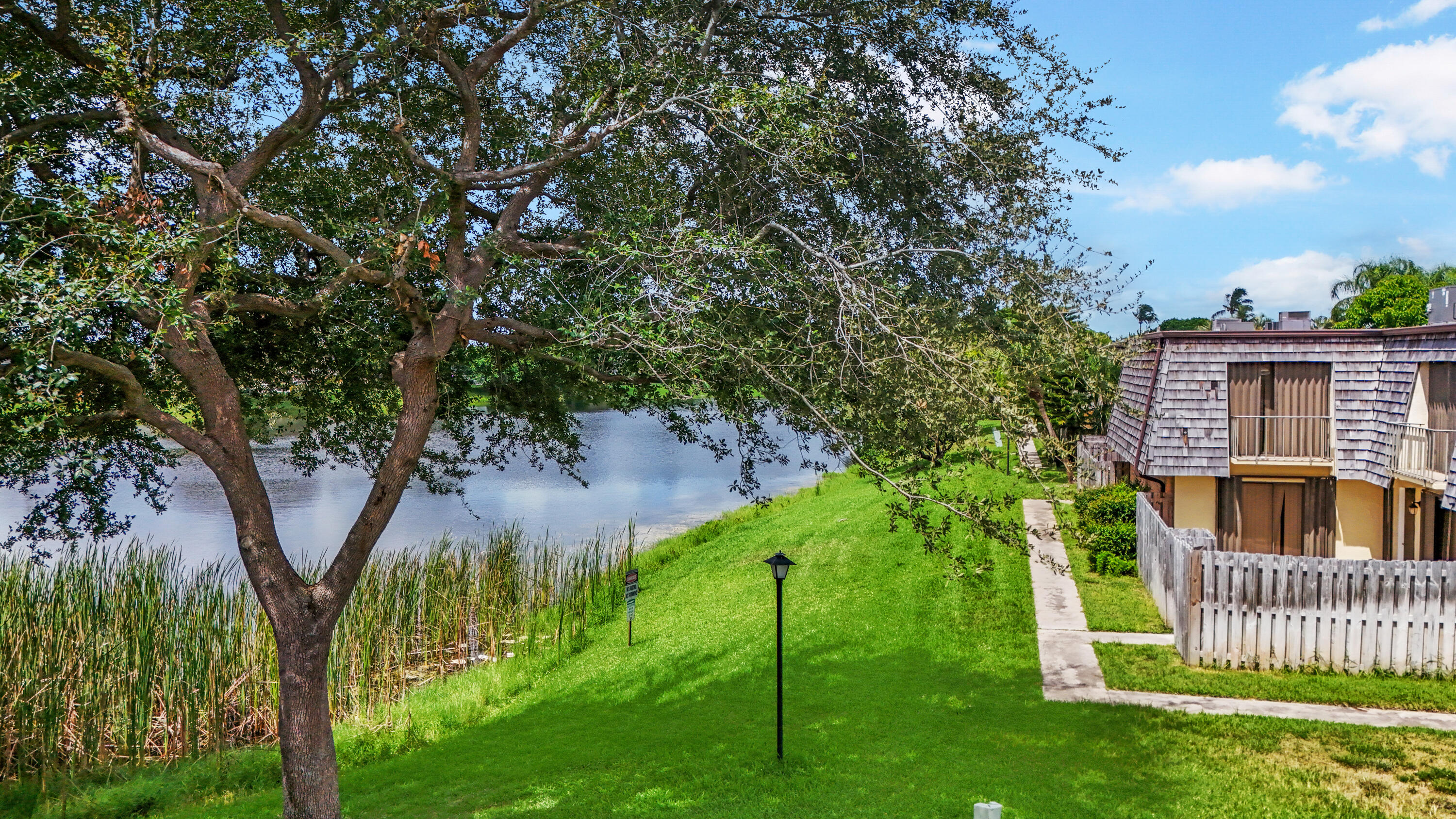 LAKEWOOD OF PALM SPRINGS - Residential Lease