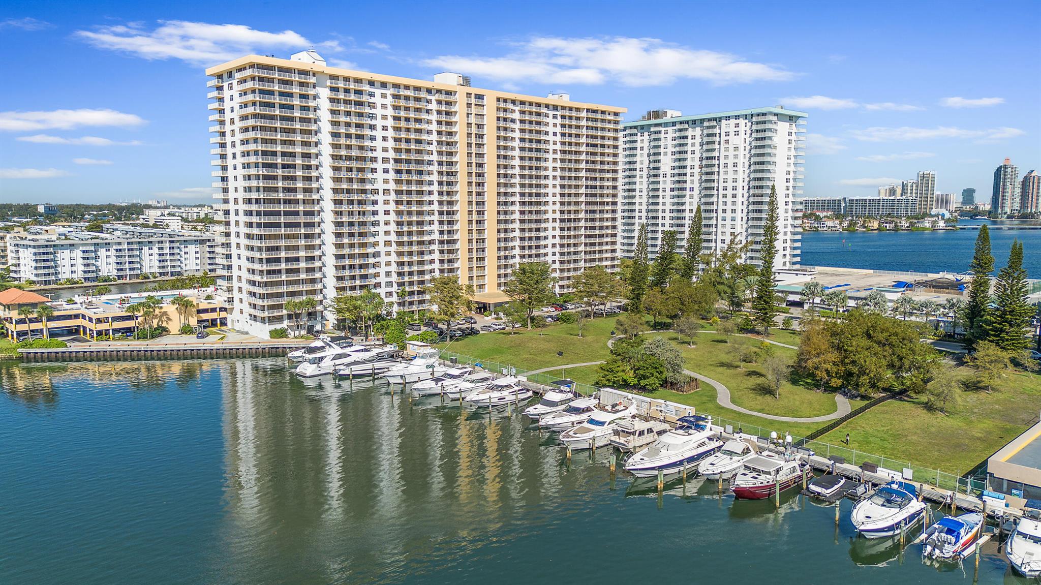WINSTON TOWERS 700 CONDO - Residential