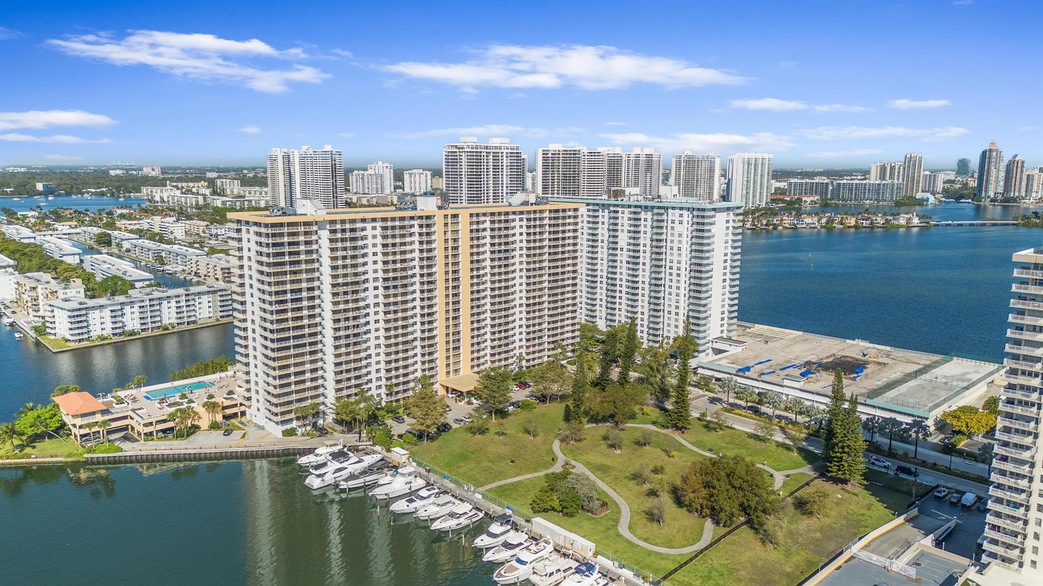 WINSTON TOWERS 700 CONDO - Residential