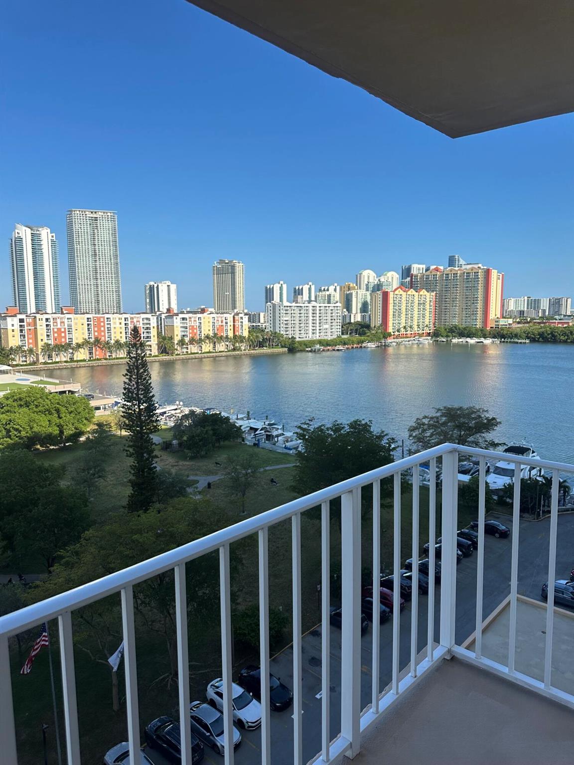 WINSTON TOWERS 700 CONDO - Residential