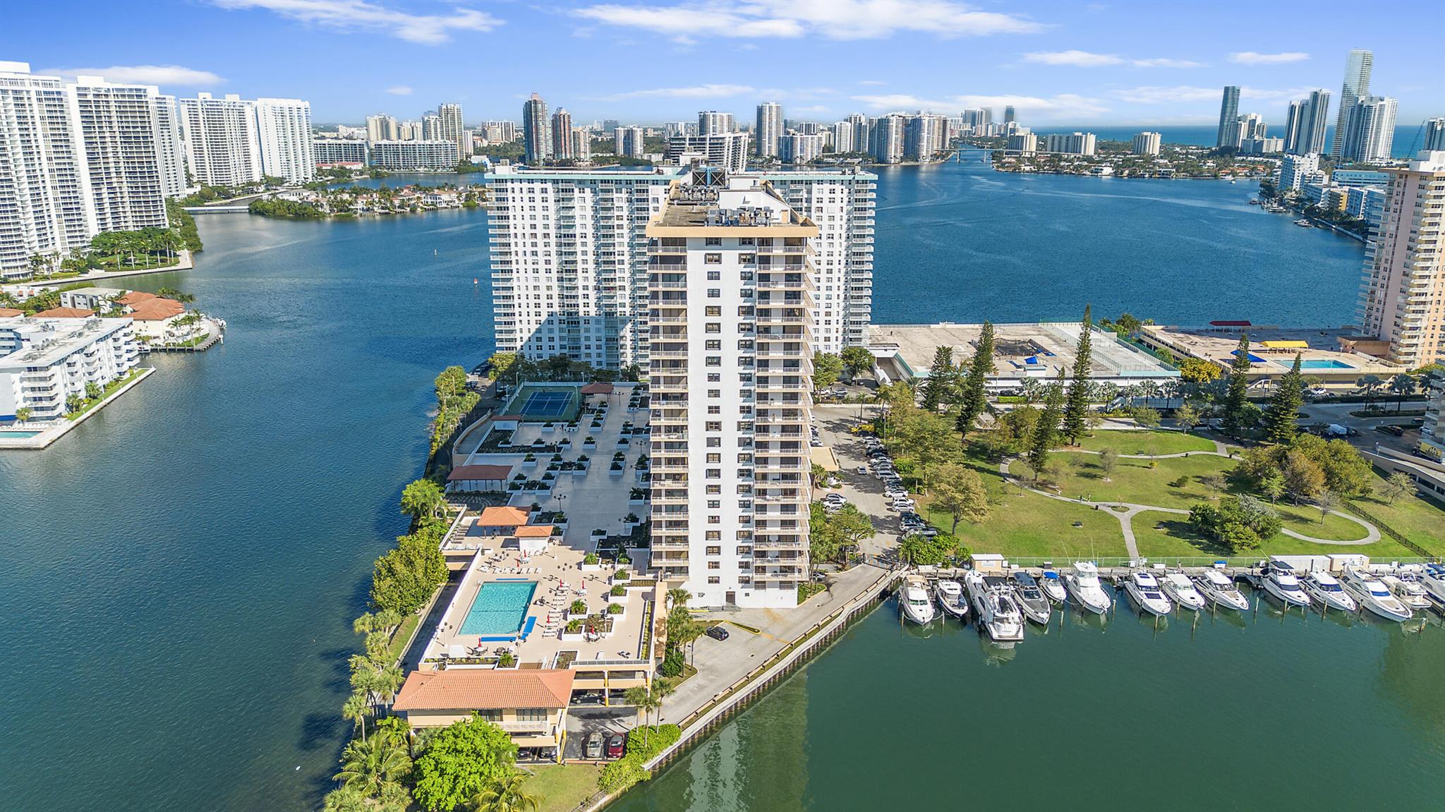 WINSTON TOWERS 700 CONDO - Residential