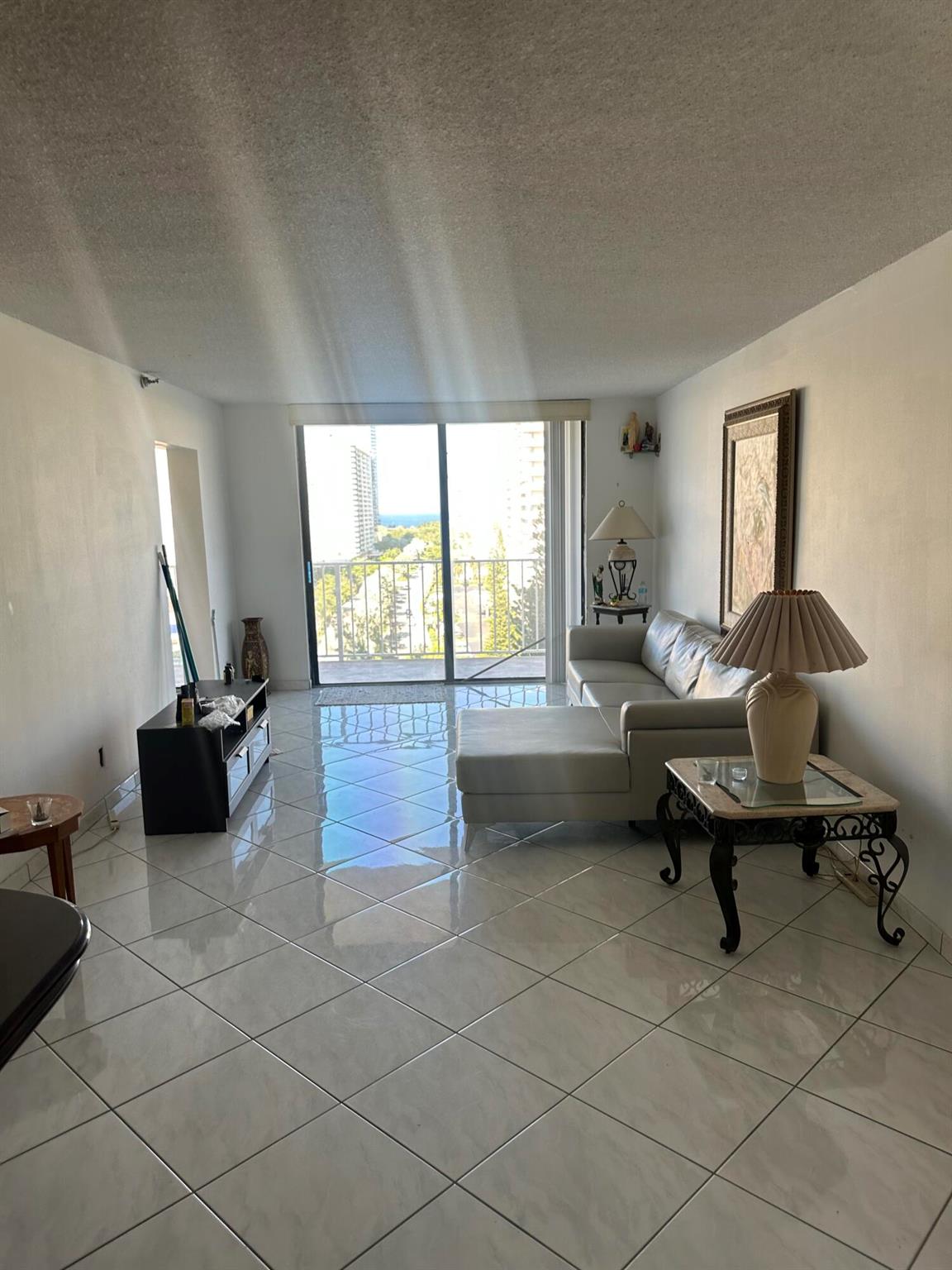 WINSTON TOWERS 700 CONDO - Residential
