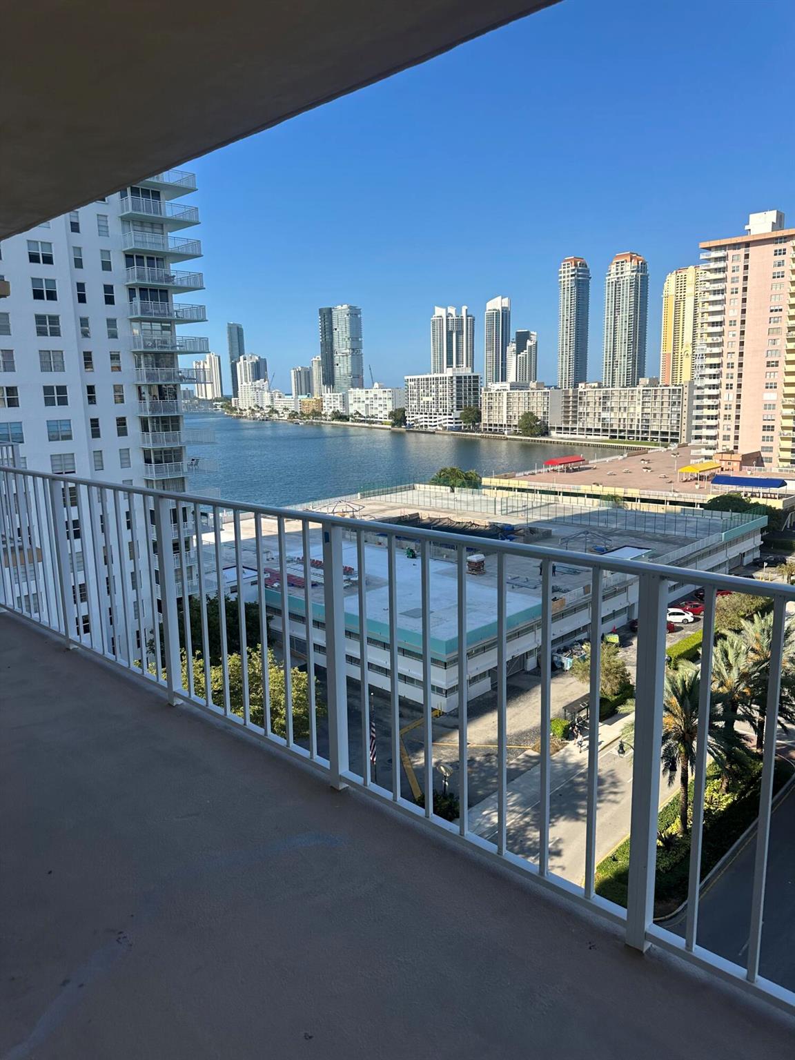 WINSTON TOWERS 700 CONDO - Residential