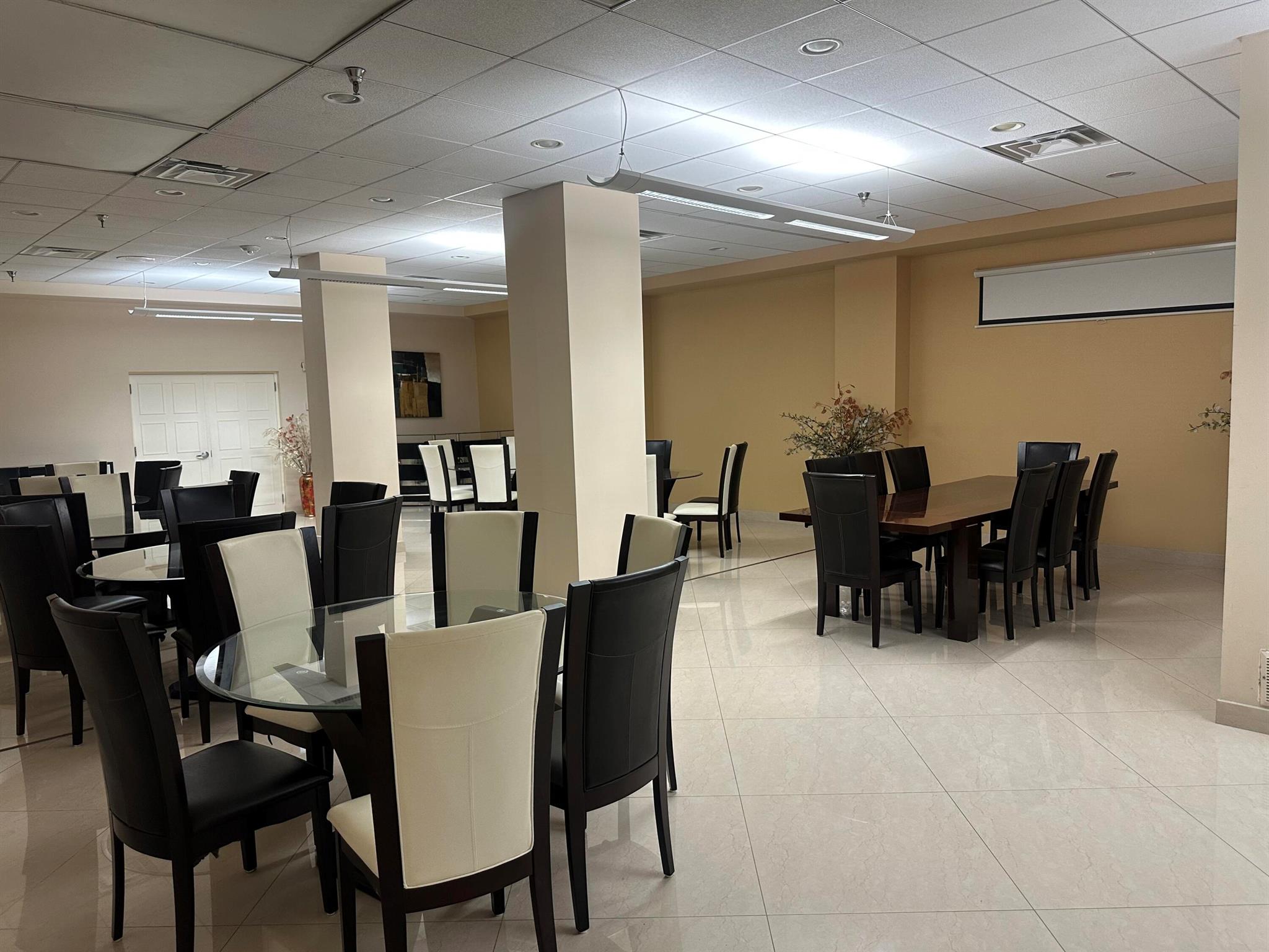 WINSTON TOWERS 700 CONDO - Residential
