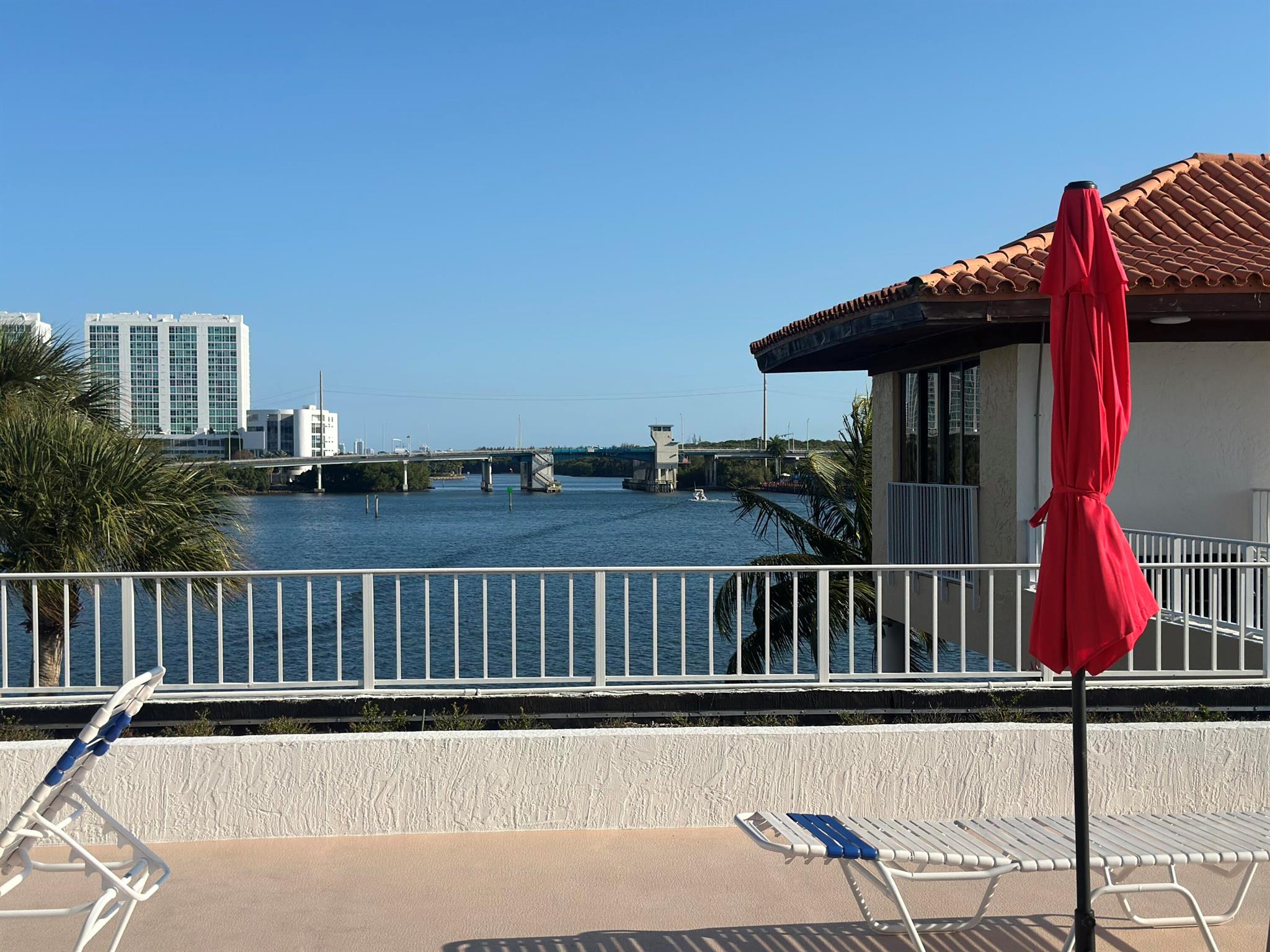 WINSTON TOWERS 700 CONDO - Residential