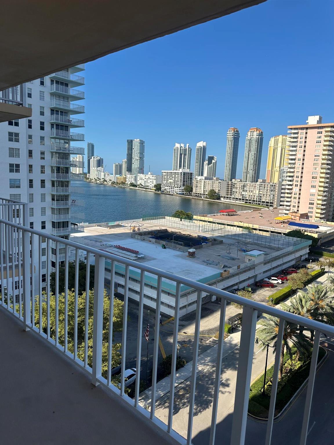 WINSTON TOWERS 700 CONDO - Residential