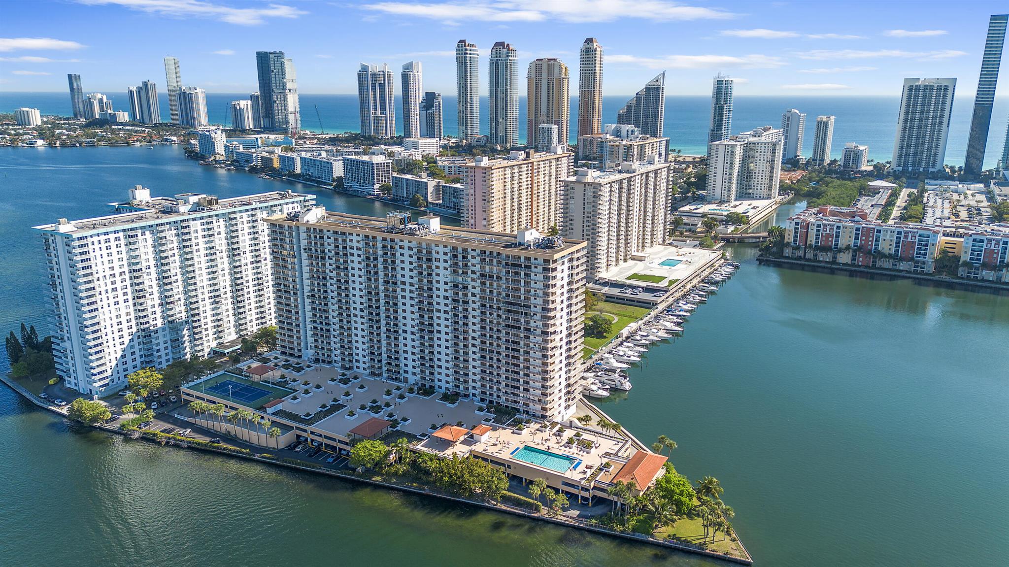 WINSTON TOWERS 700 CONDO - Residential