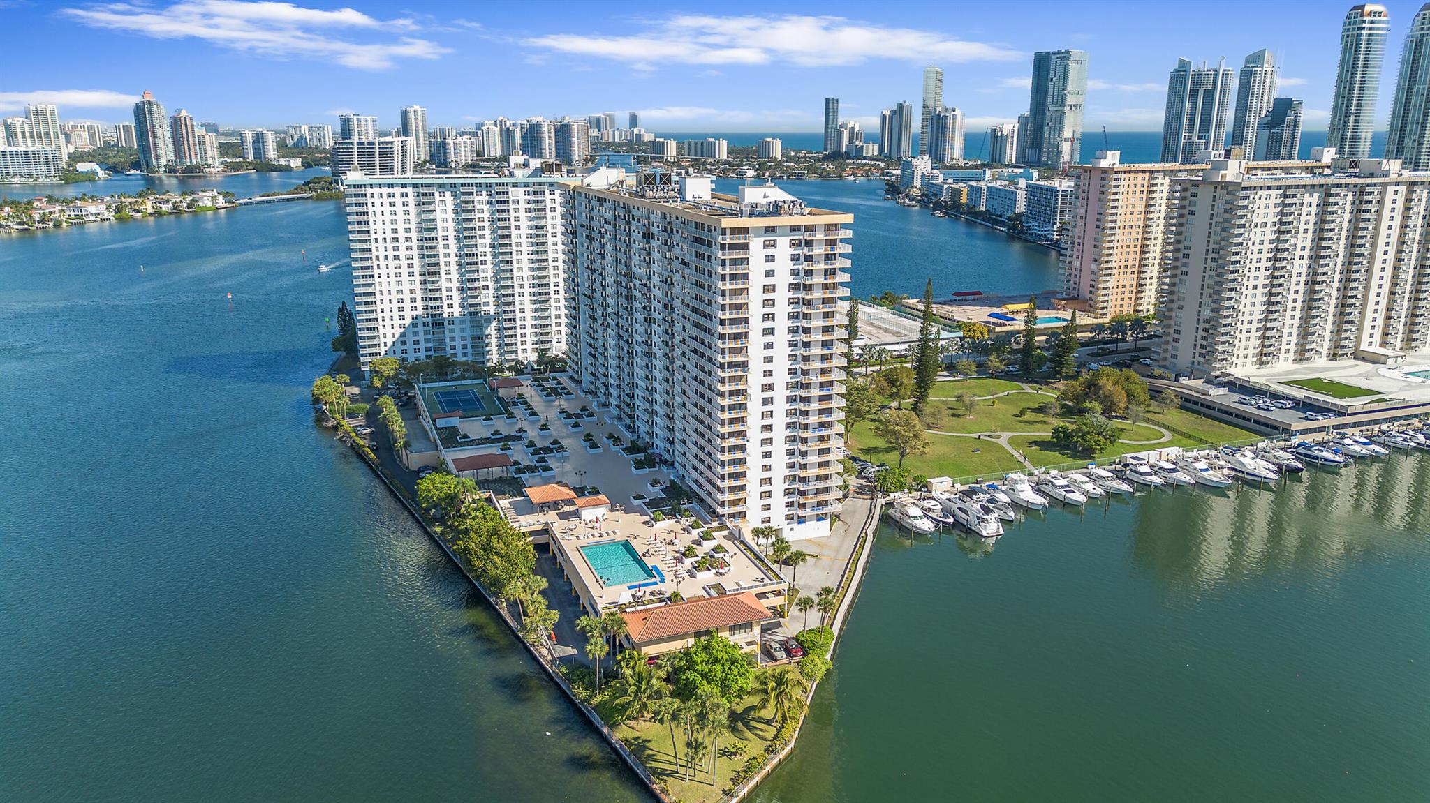 WINSTON TOWERS 700 CONDO - Residential