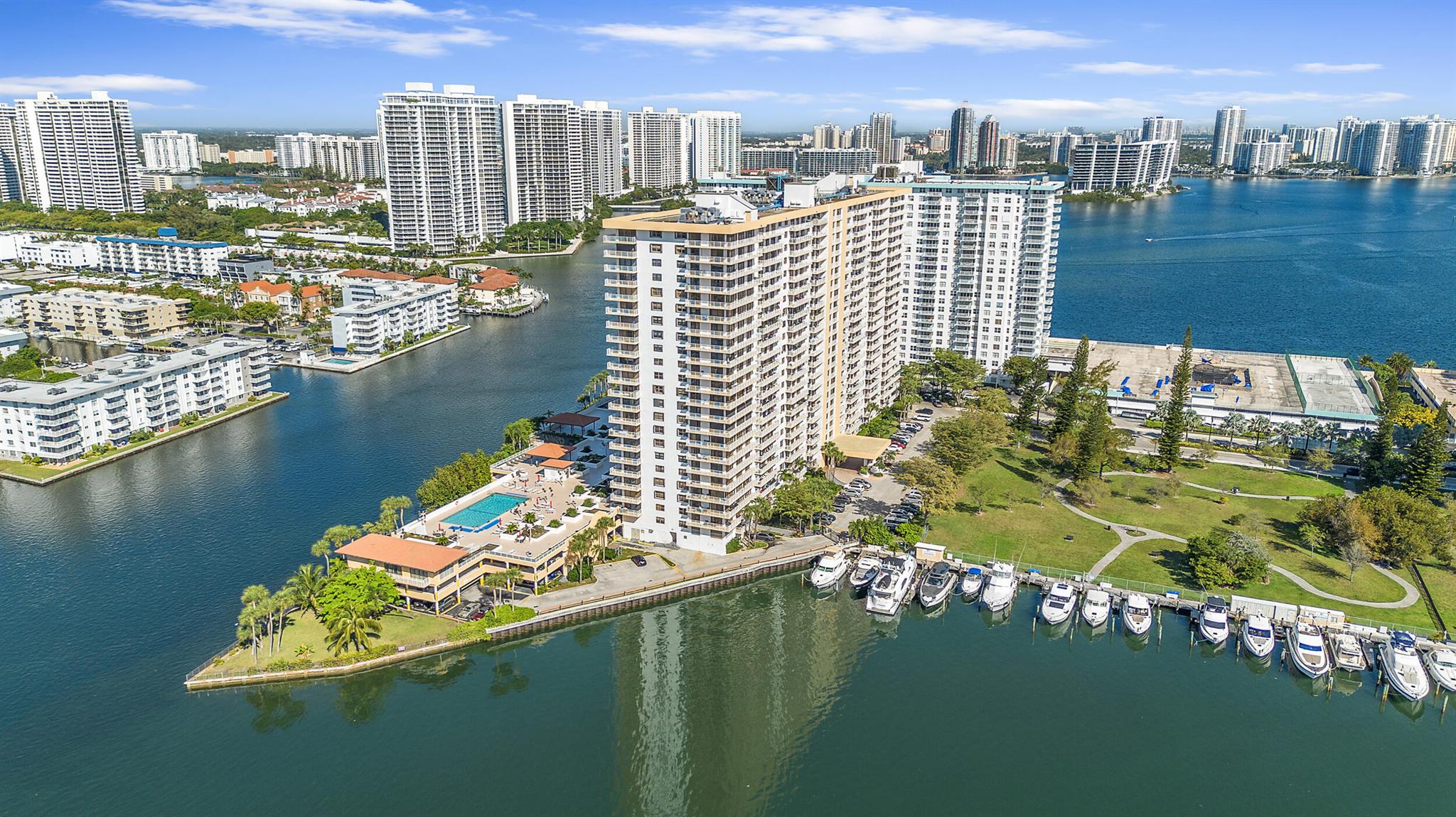 WINSTON TOWERS 700 CONDO - Residential