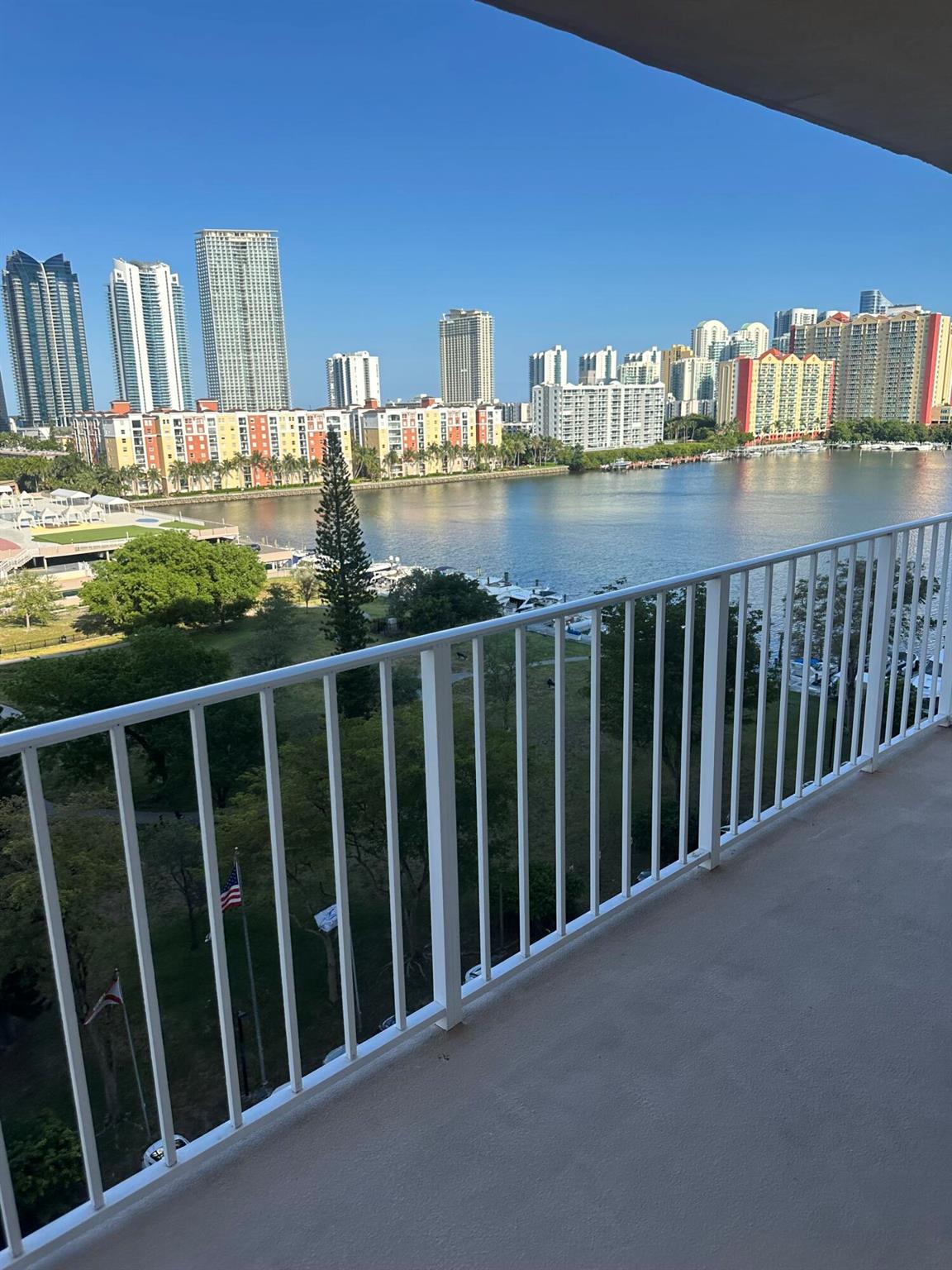 WINSTON TOWERS 700 CONDO - Residential