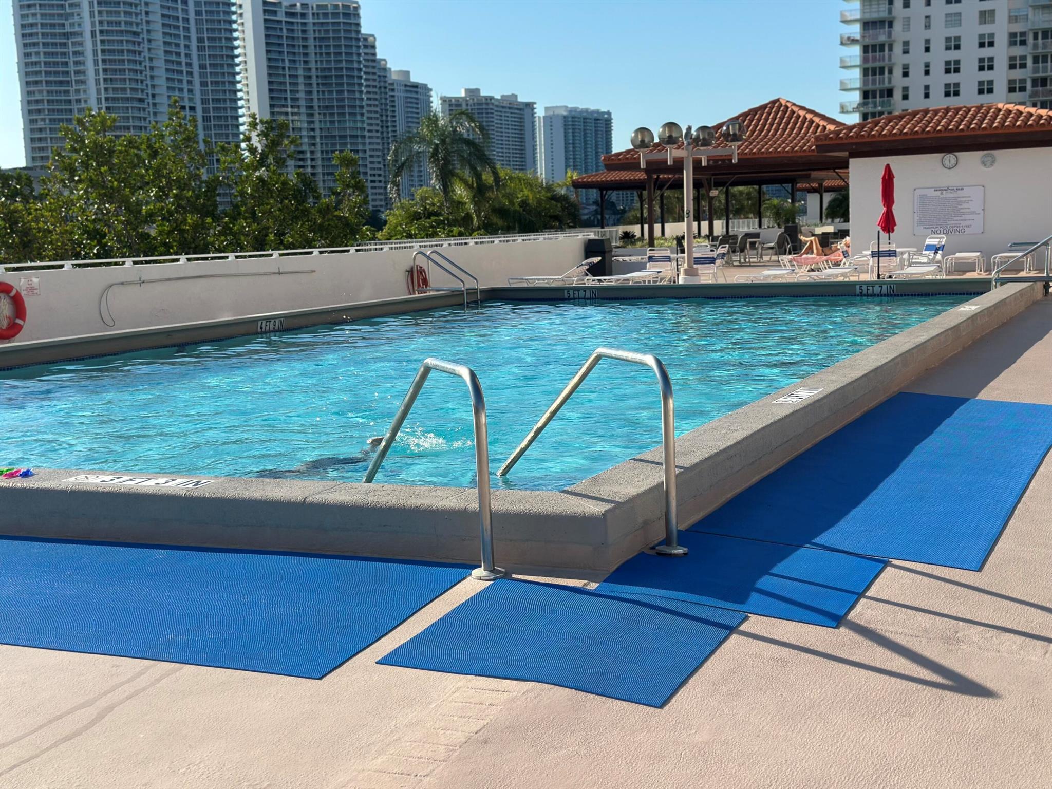 WINSTON TOWERS 700 CONDO - Residential