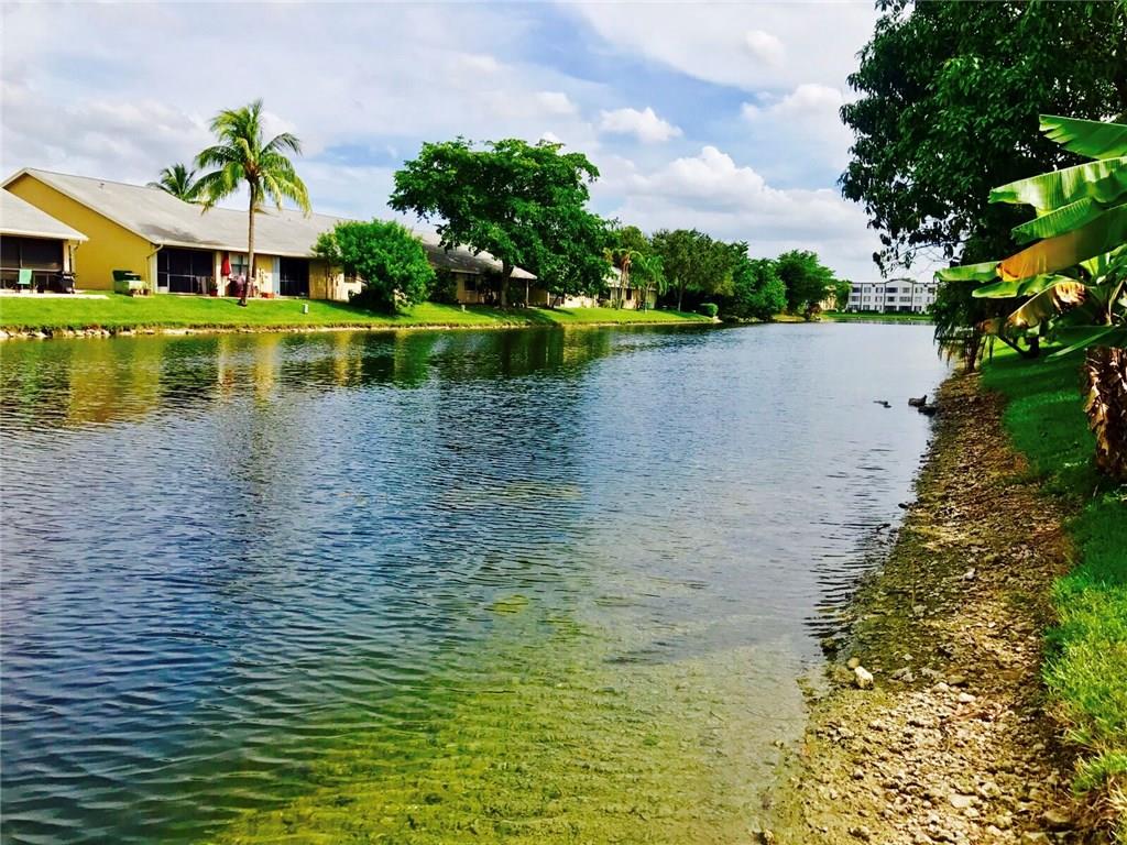 THE POINTE VILLAS 160-20 - Residential