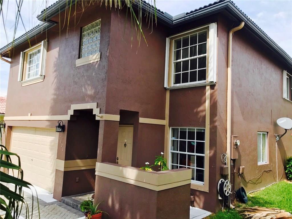 THE POINTE VILLAS 160-20 - Residential