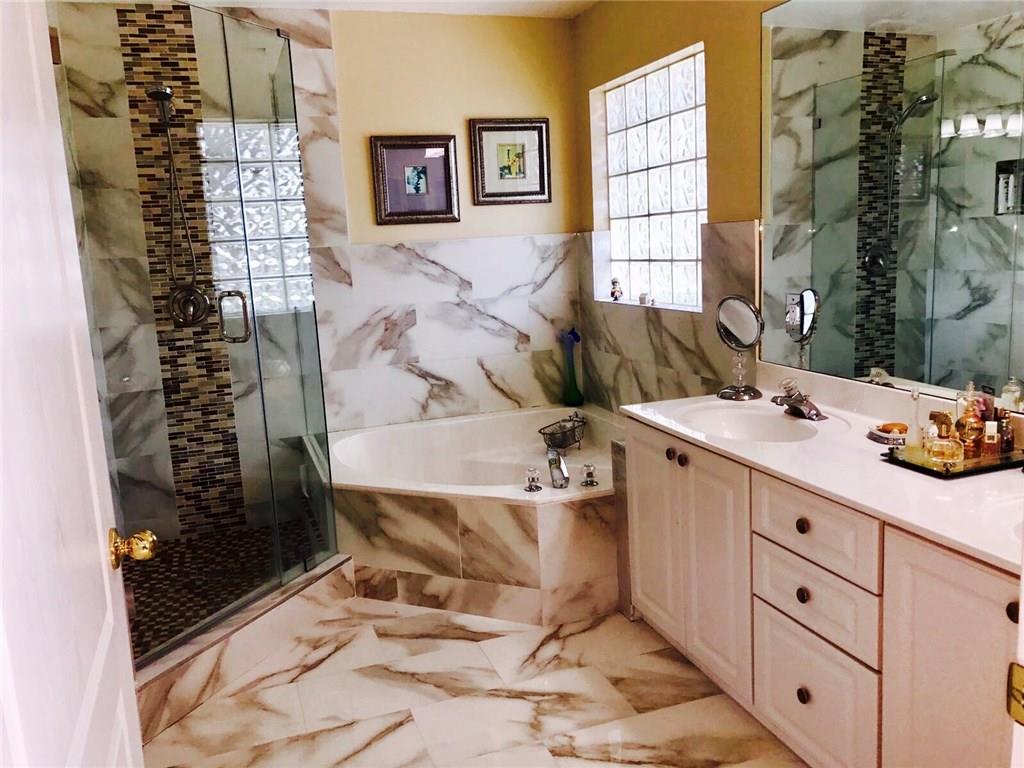 THE POINTE VILLAS 160-20 - Residential