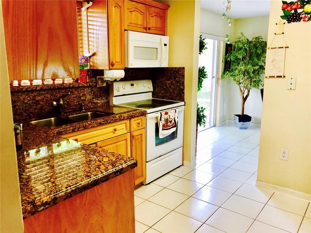 THE POINTE VILLAS 160-20 - Residential