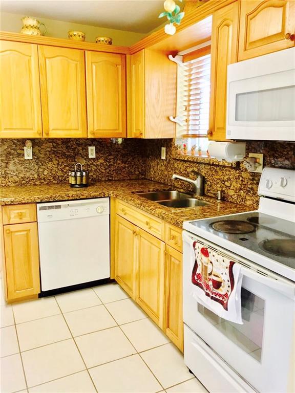 THE POINTE VILLAS 160-20 - Residential