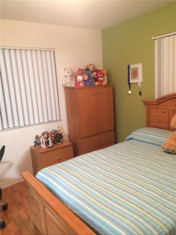 THE POINTE VILLAS 160-20 - Residential
