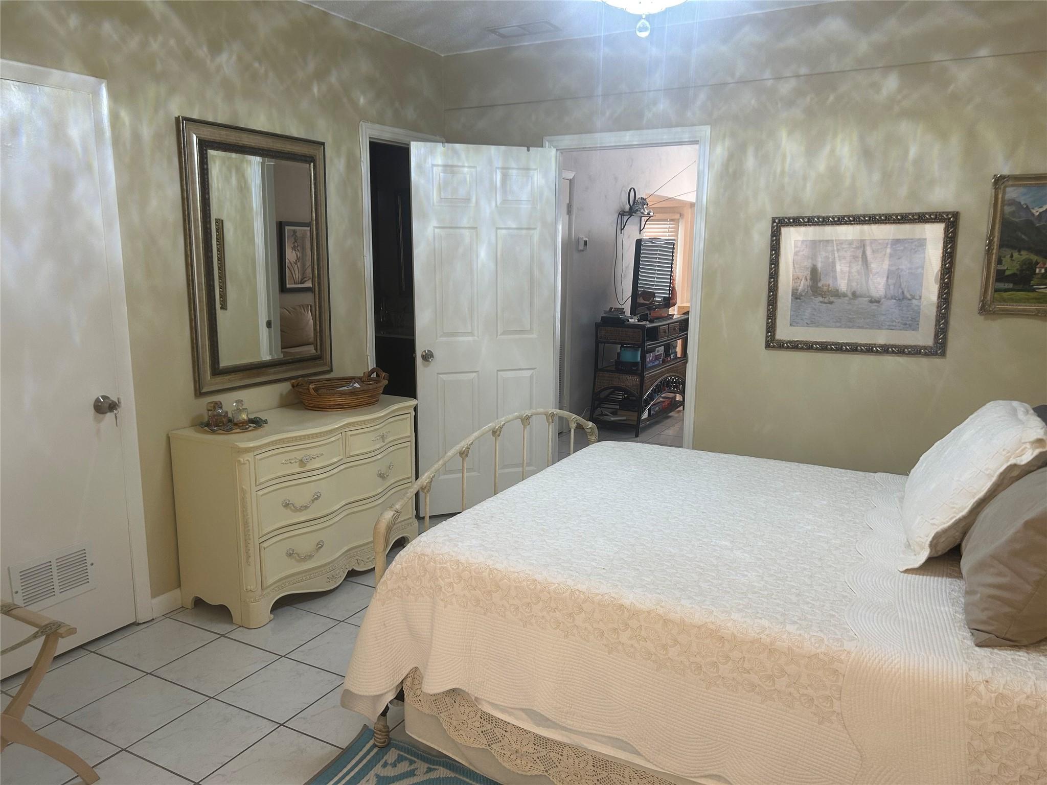 AMBASSADOR SOUTH - Residential
