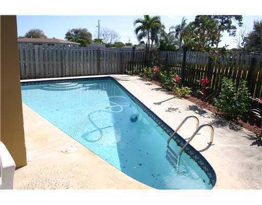 1527 Live Oak Drive