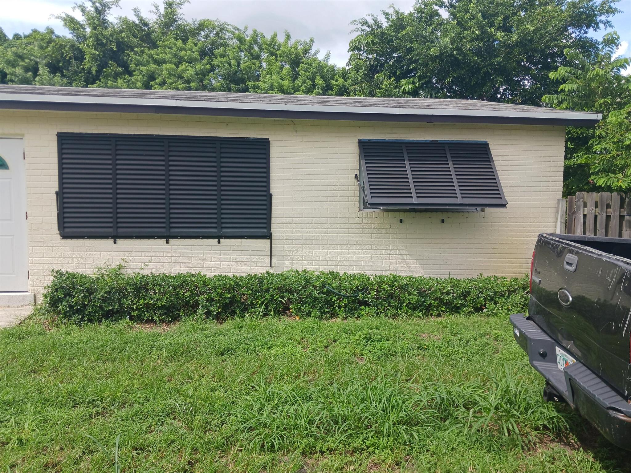 1527 Live Oak Drive
