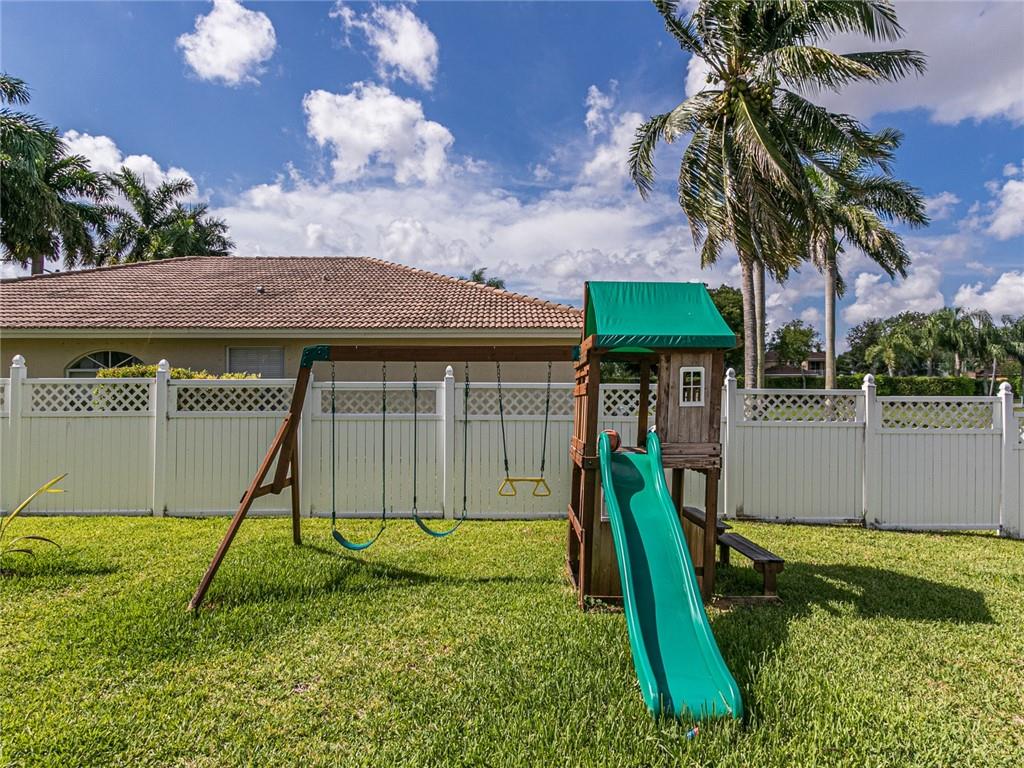 Pod 4 At Monarch Lakes 16 - Residential