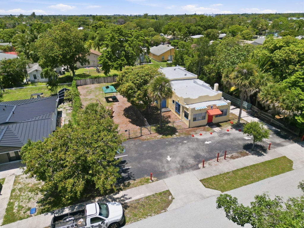 Photo of 216 SW 2nd Avenue, Delray Beach, FL (MLS # B26043170)