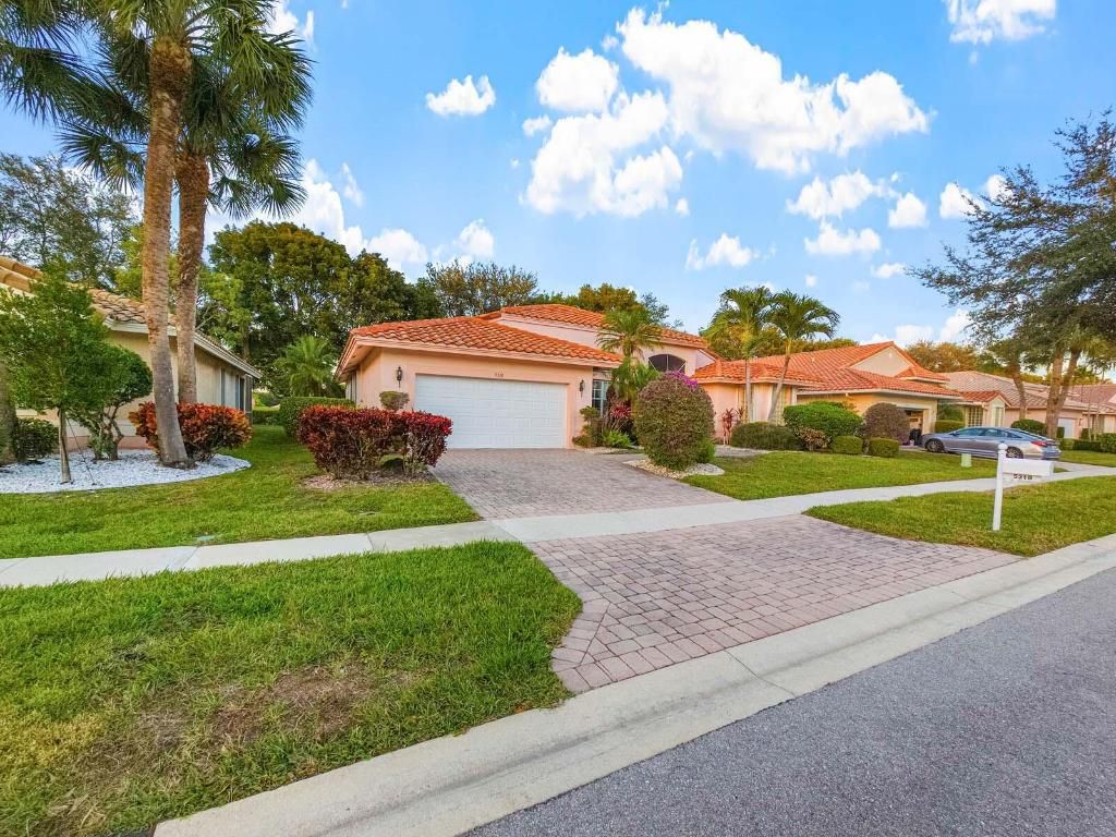 Photo of 5318 Landon Circle, Boynton Beach, FL 33437 (MLS # R11158194)