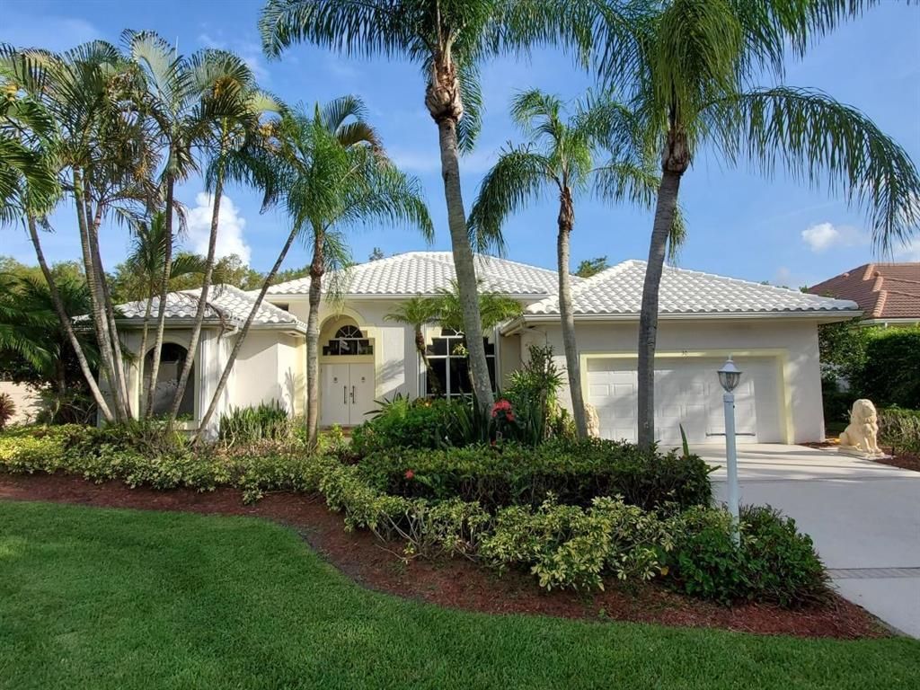 Photo of 30 Cayman Place, Palm Beach Gardens, FL 33418 (MLS # R10649942)