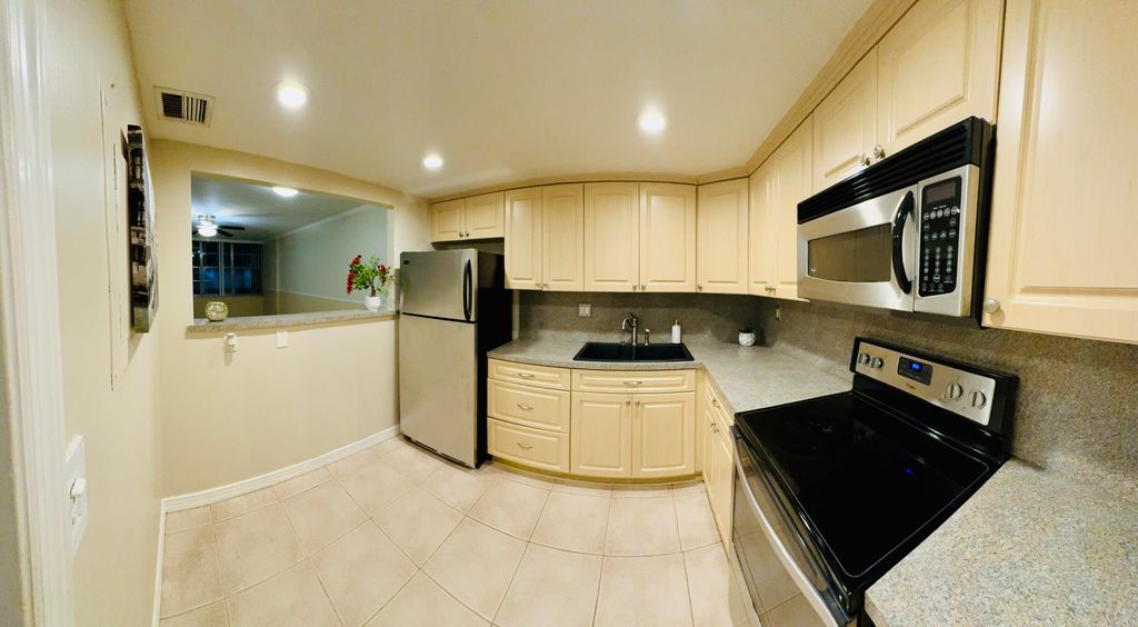 Photo of 2731 Taft Street, Hollywood, FL 33020 (MLS # B26019440)