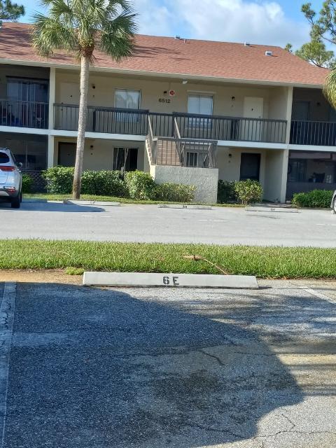 1st floor. Very convenient entry unto main Jupiter artery. Close by shopping and restaurant eating. Complex has pool and tennis courts within easy walking distance of unit.