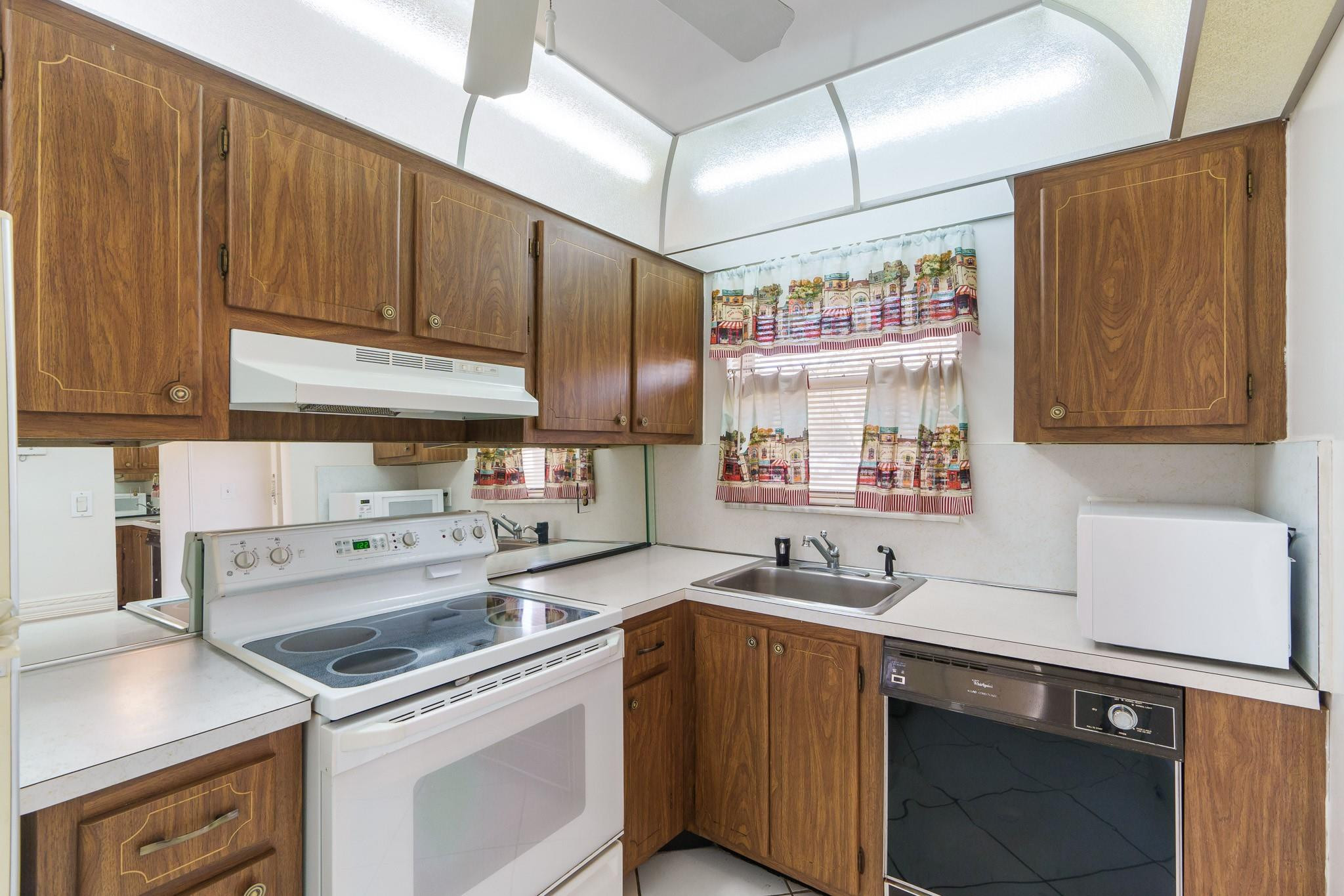 Sunrise Lakes - Residential